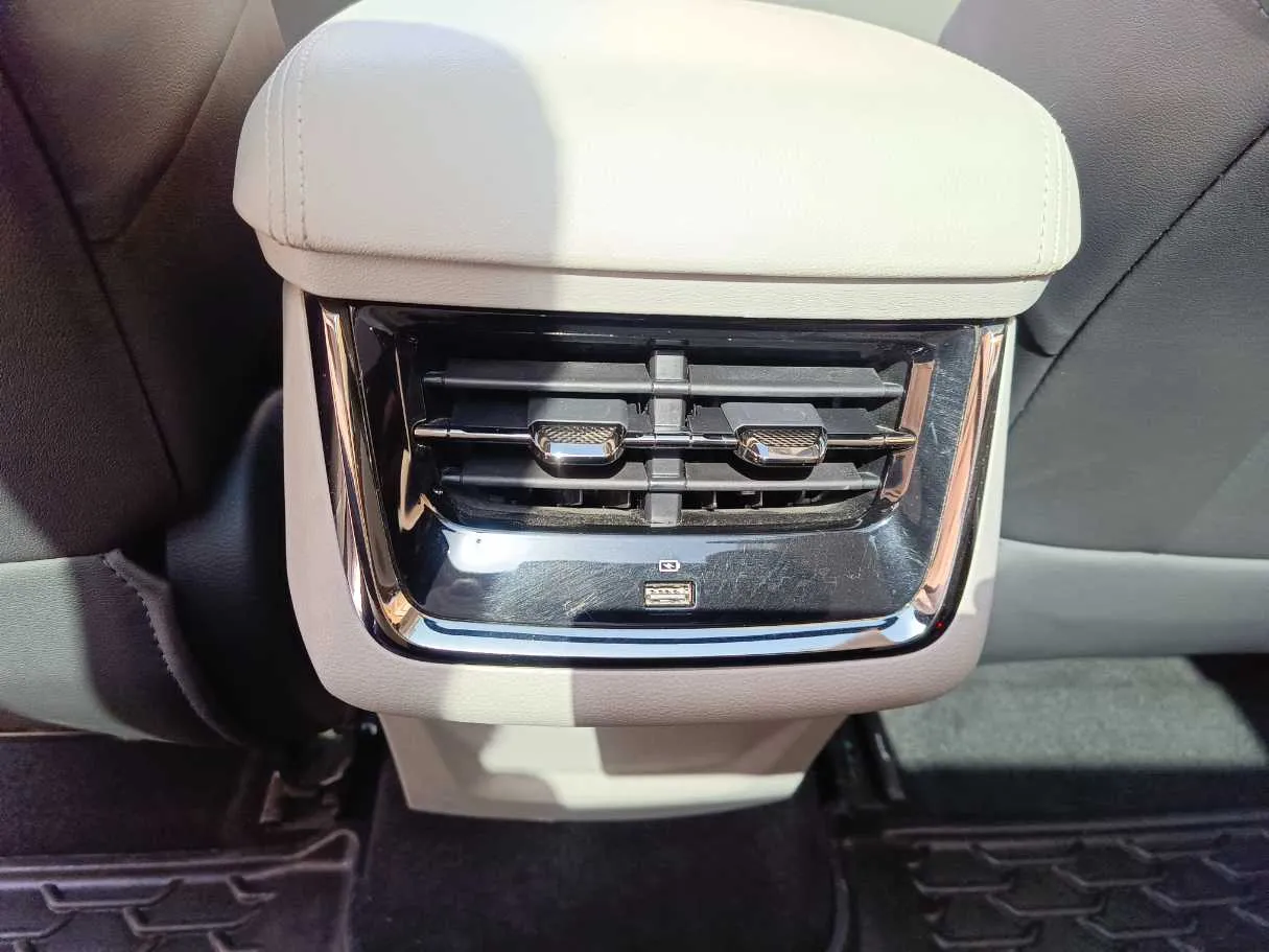 Car image 30