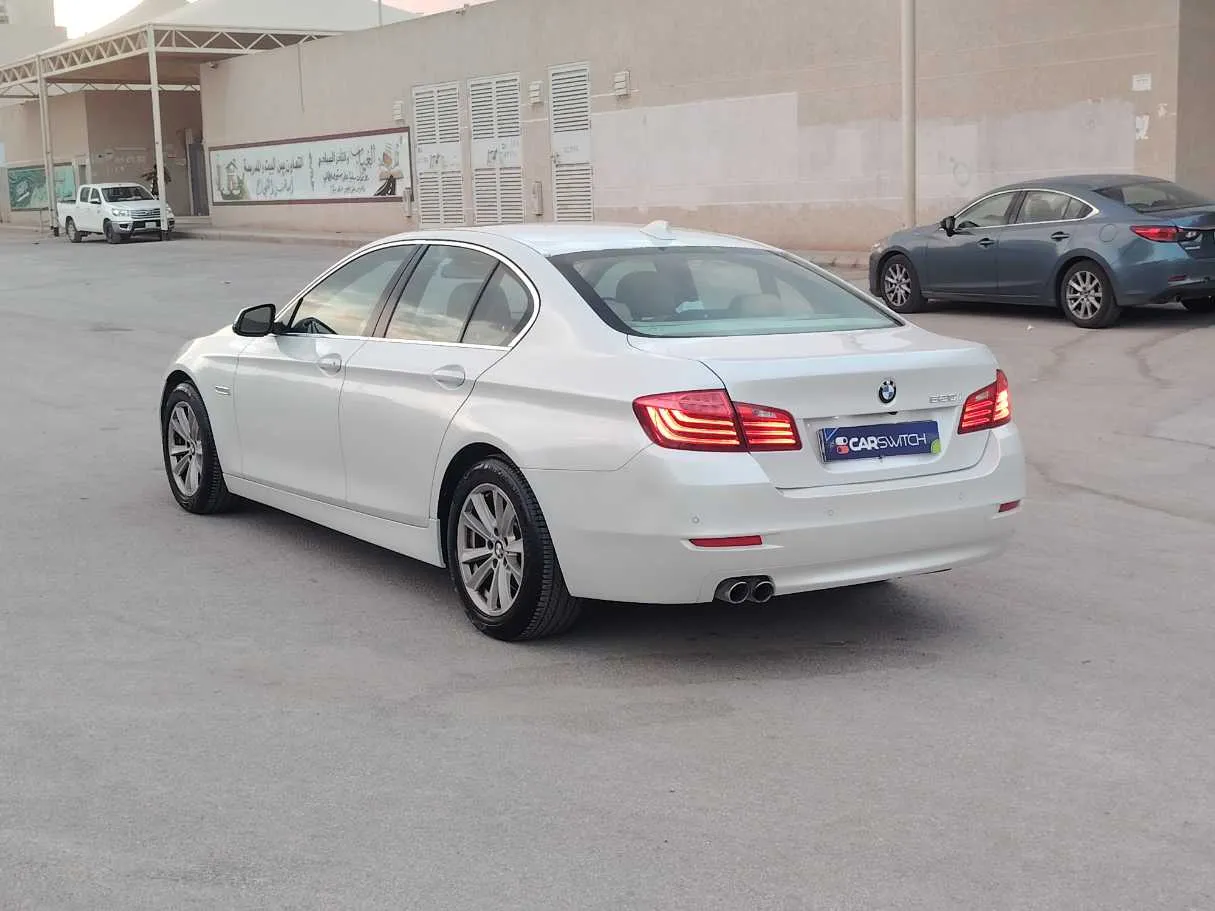 Car image 7