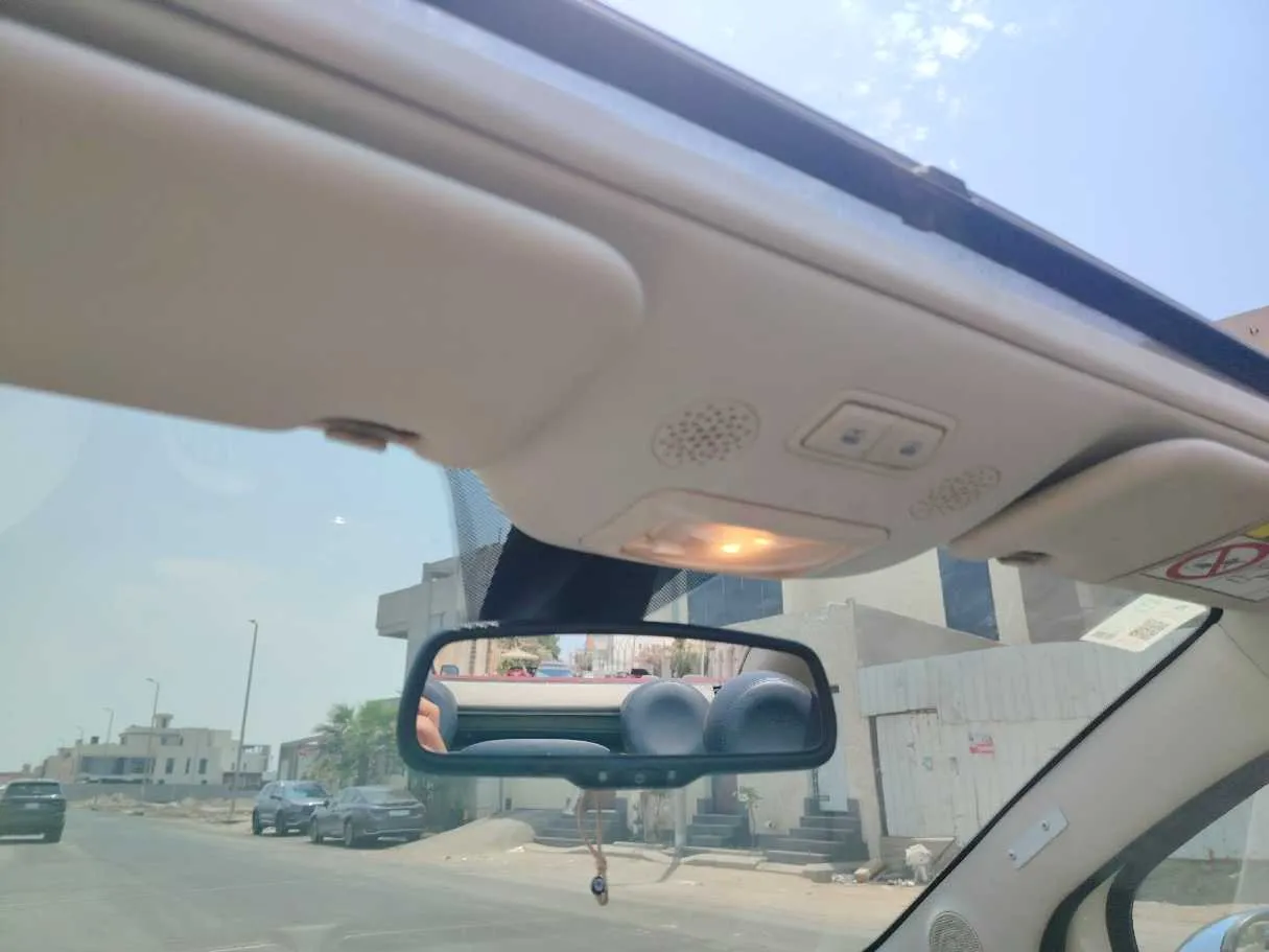 Car image 27