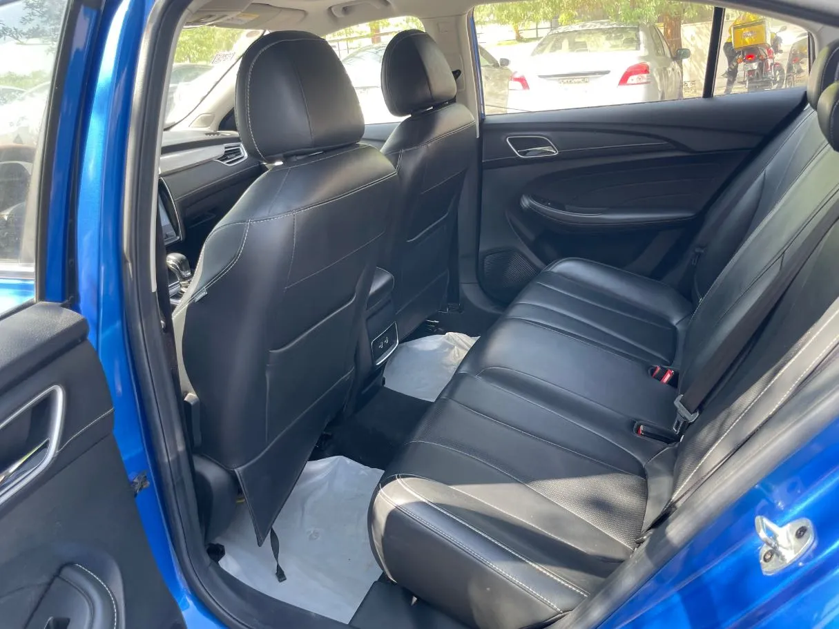 Car image 15