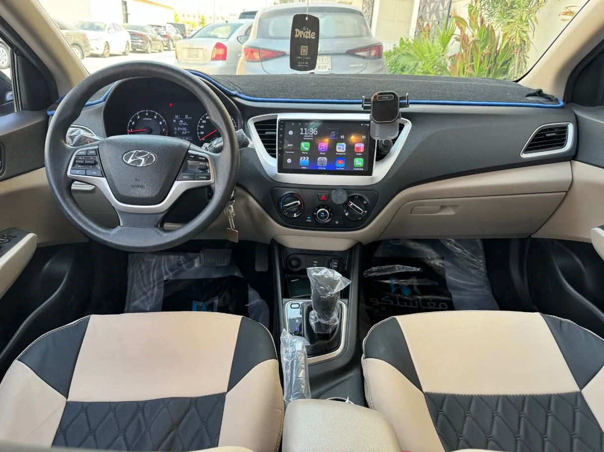 Car image 15