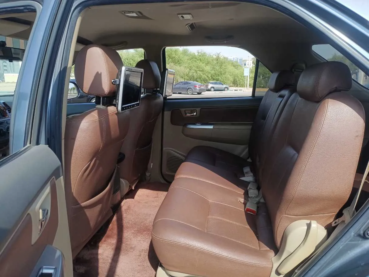 Car image 14