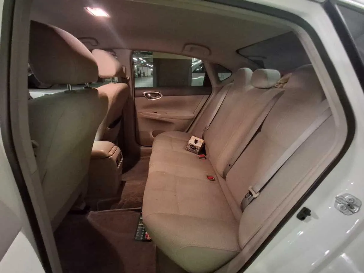 Car image 13
