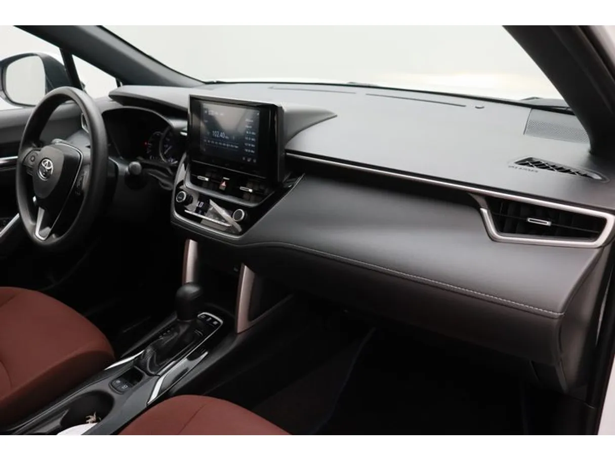 Car image 9