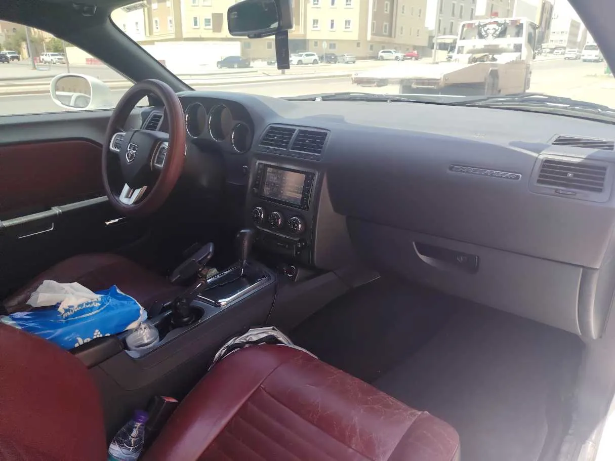 Car image 12