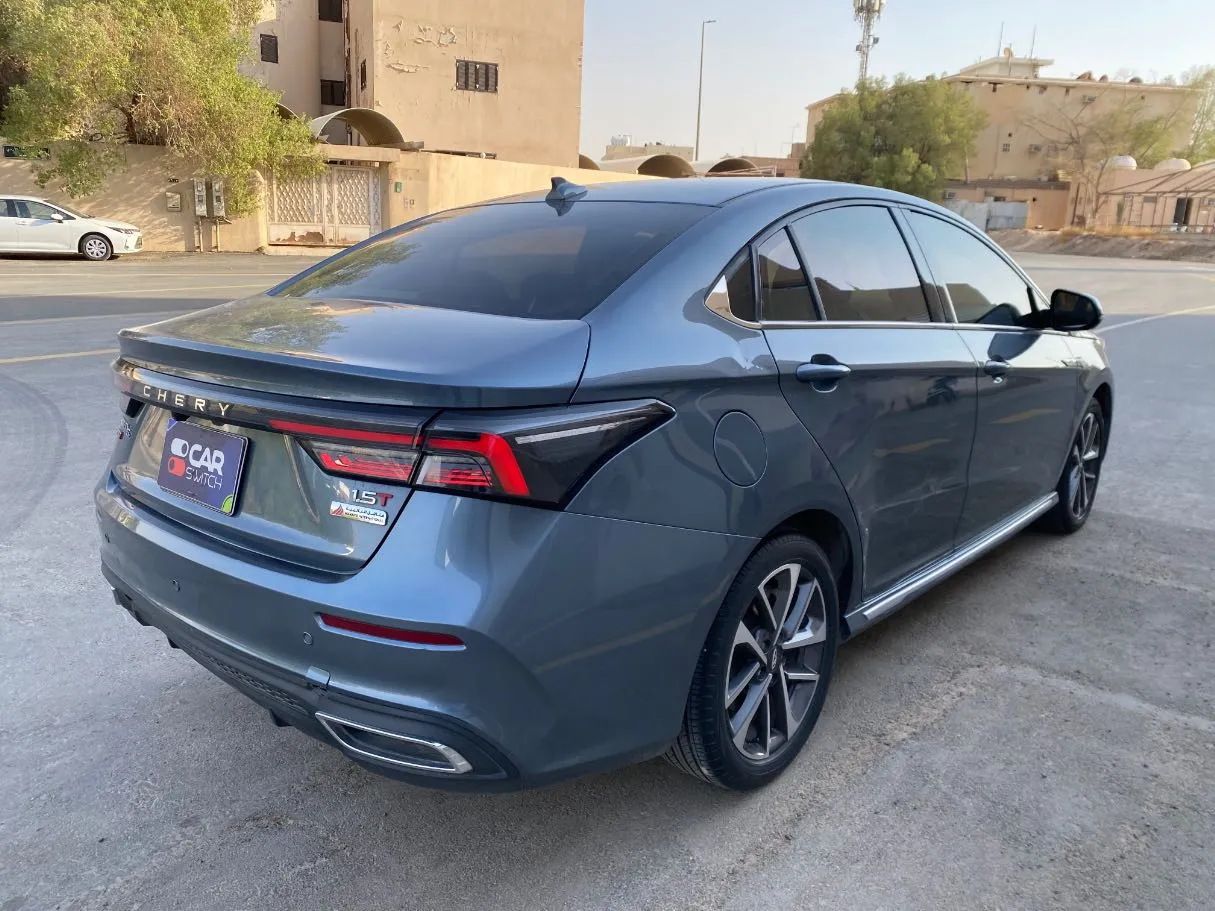 Car image 5