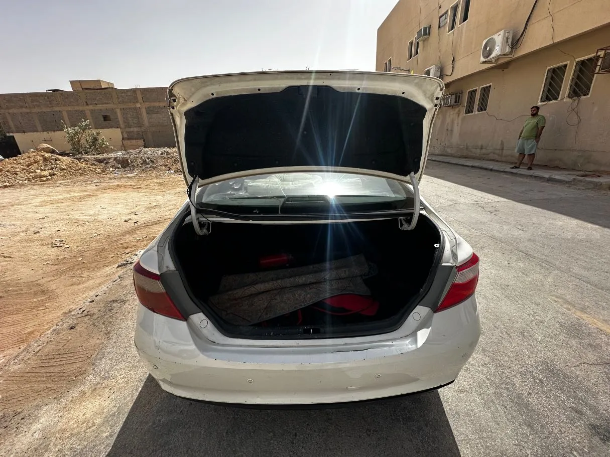 Car image 22