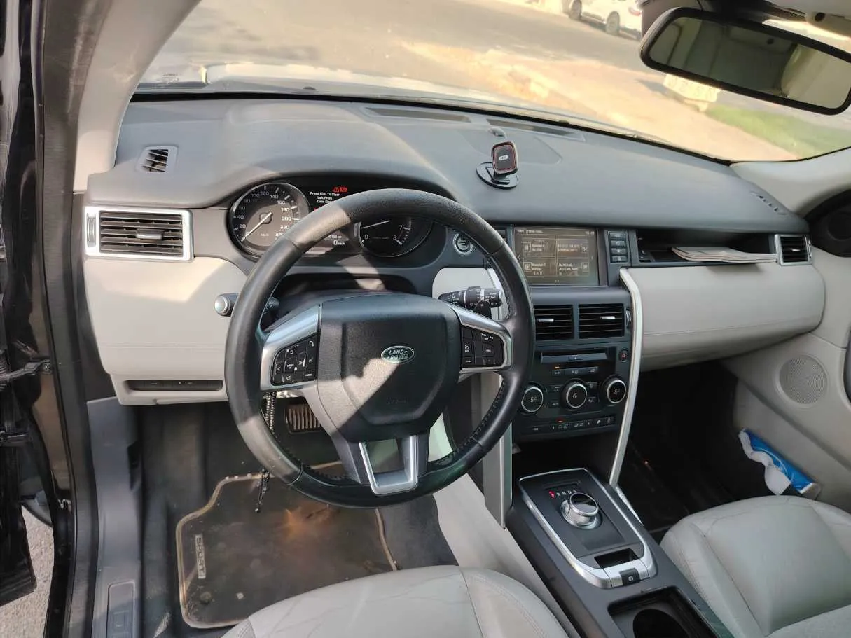 Car image 11