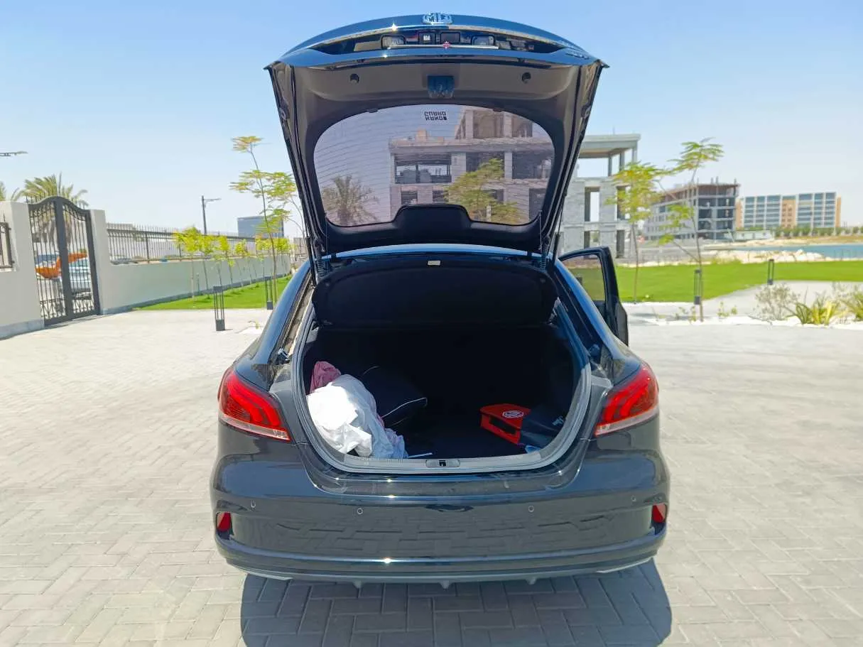 Car image 28