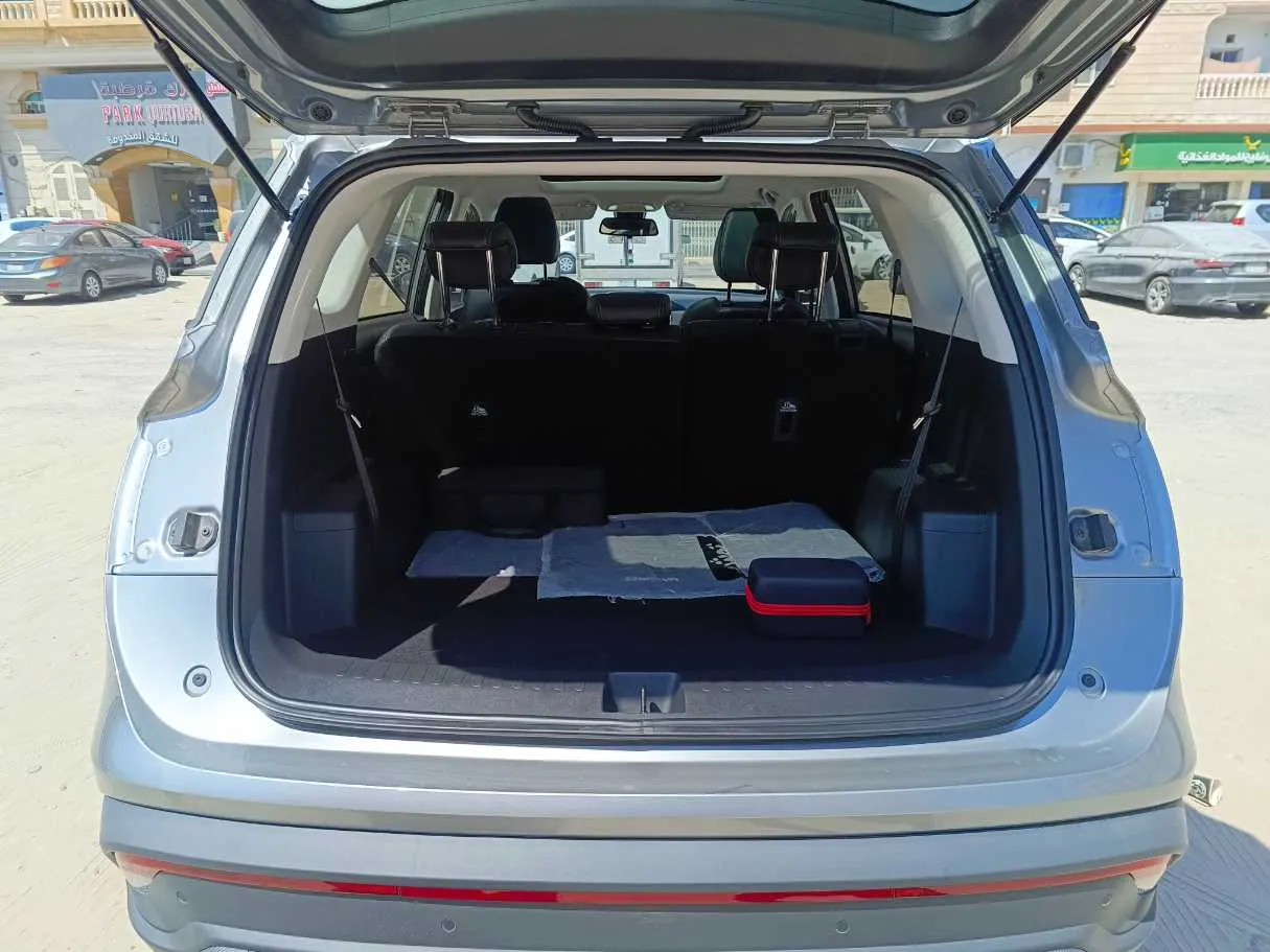Car image 26