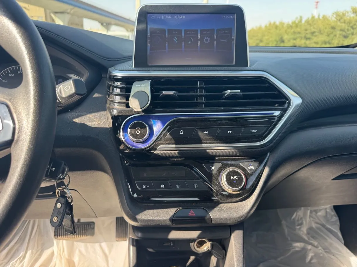 Car image 16