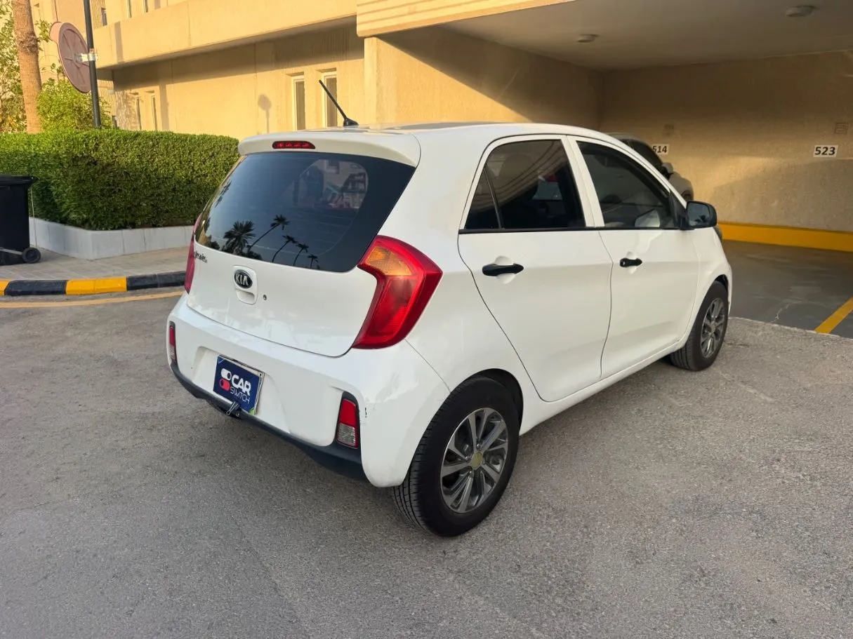Car image 5