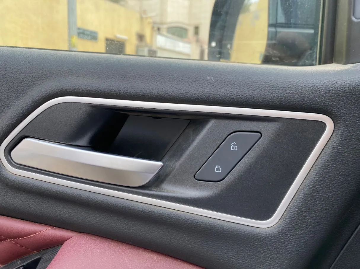 Car image 25