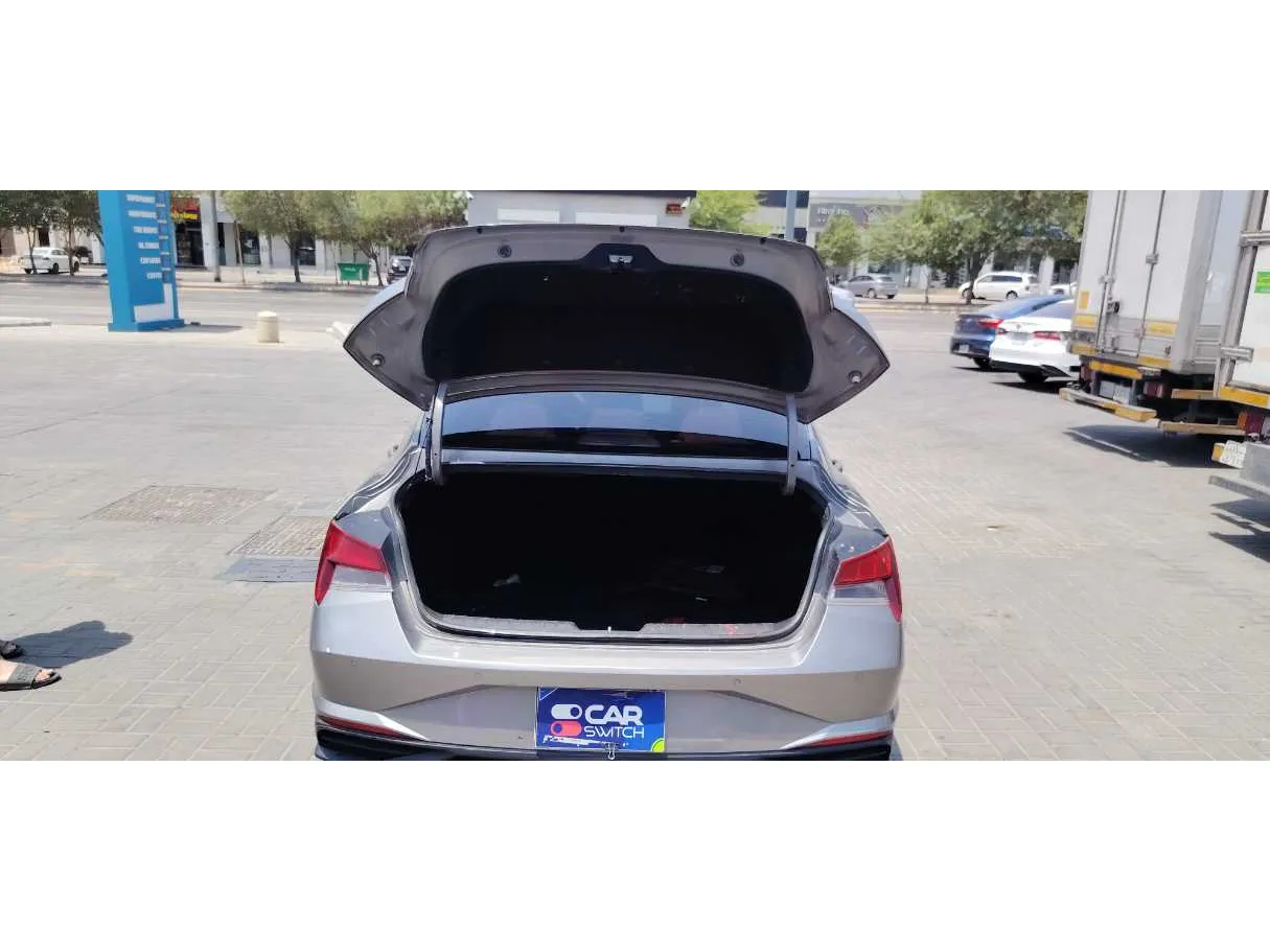 Car image 17
