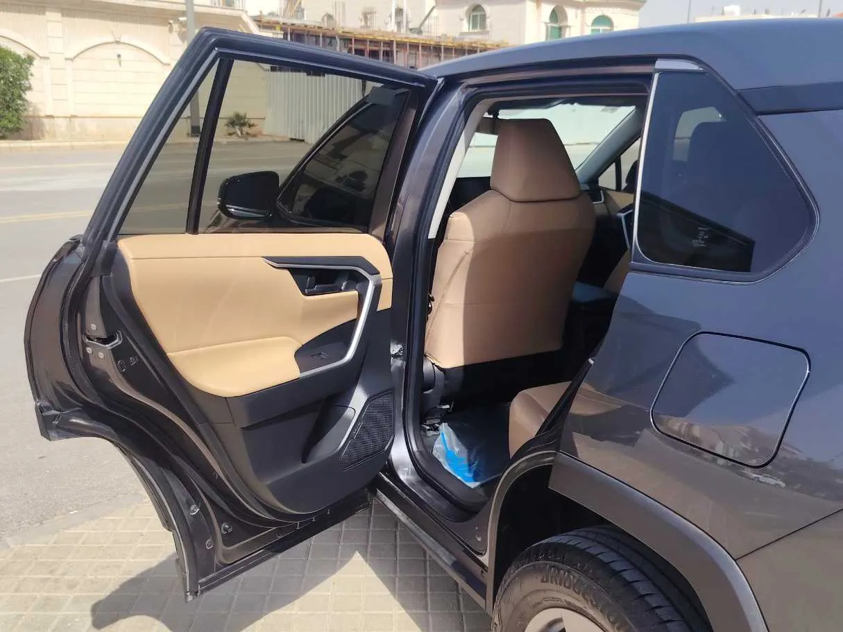 Car image 15