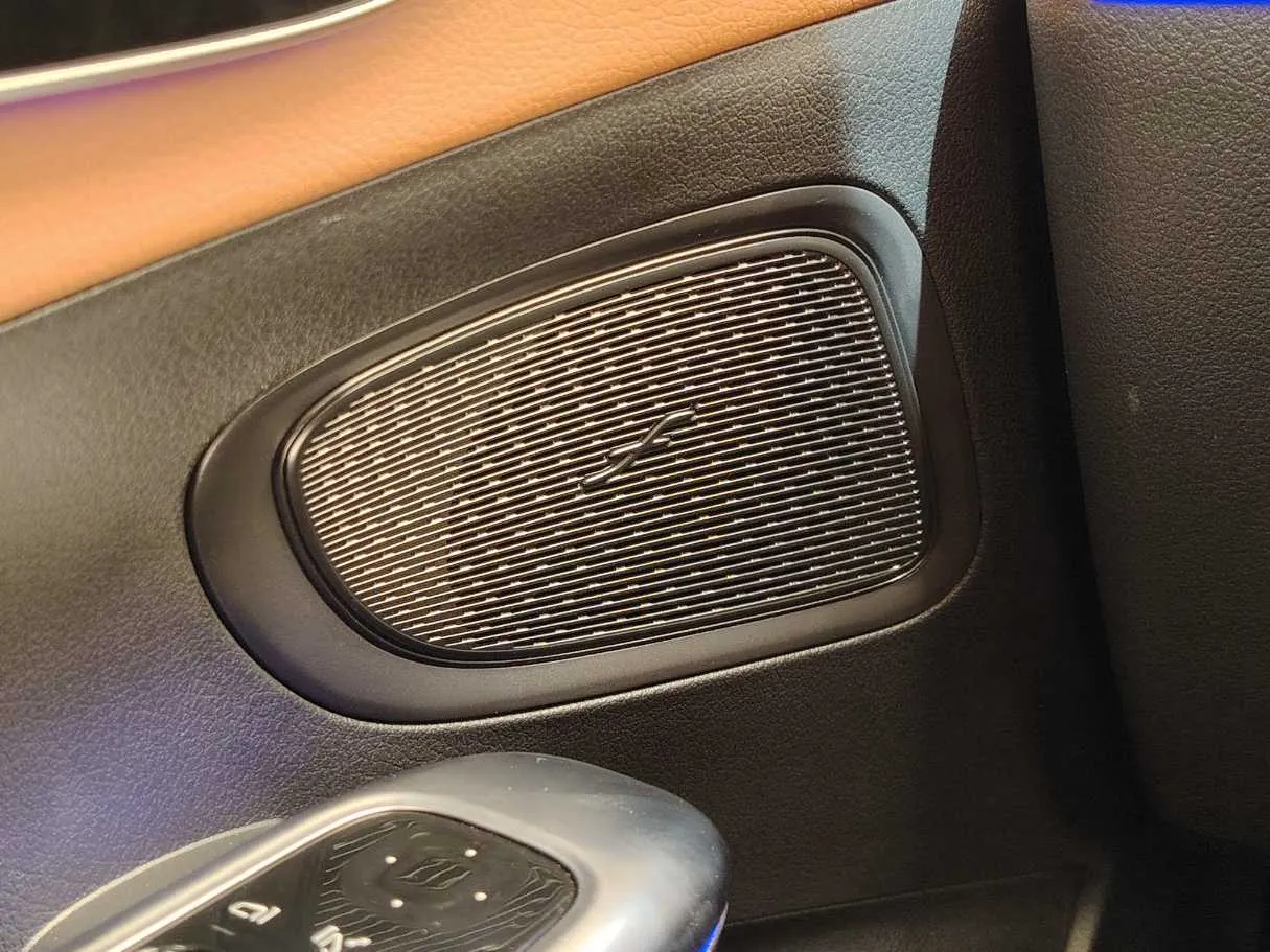 Car image 33
