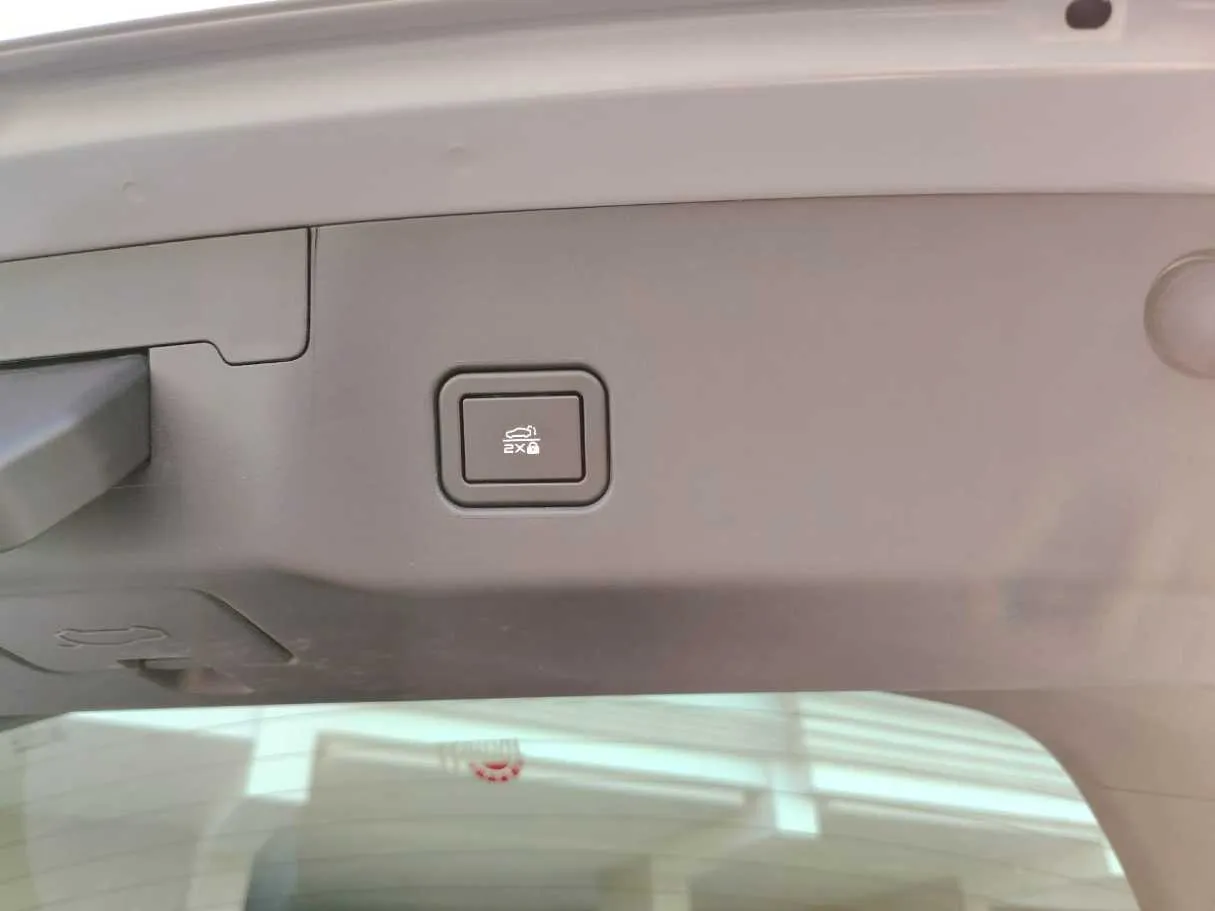 Car image 35