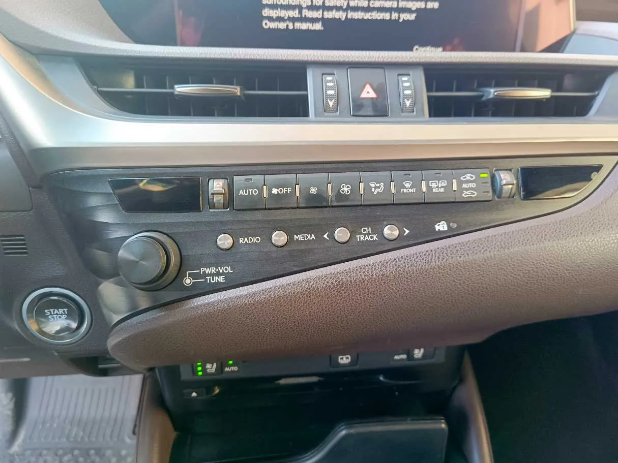 Car image 36