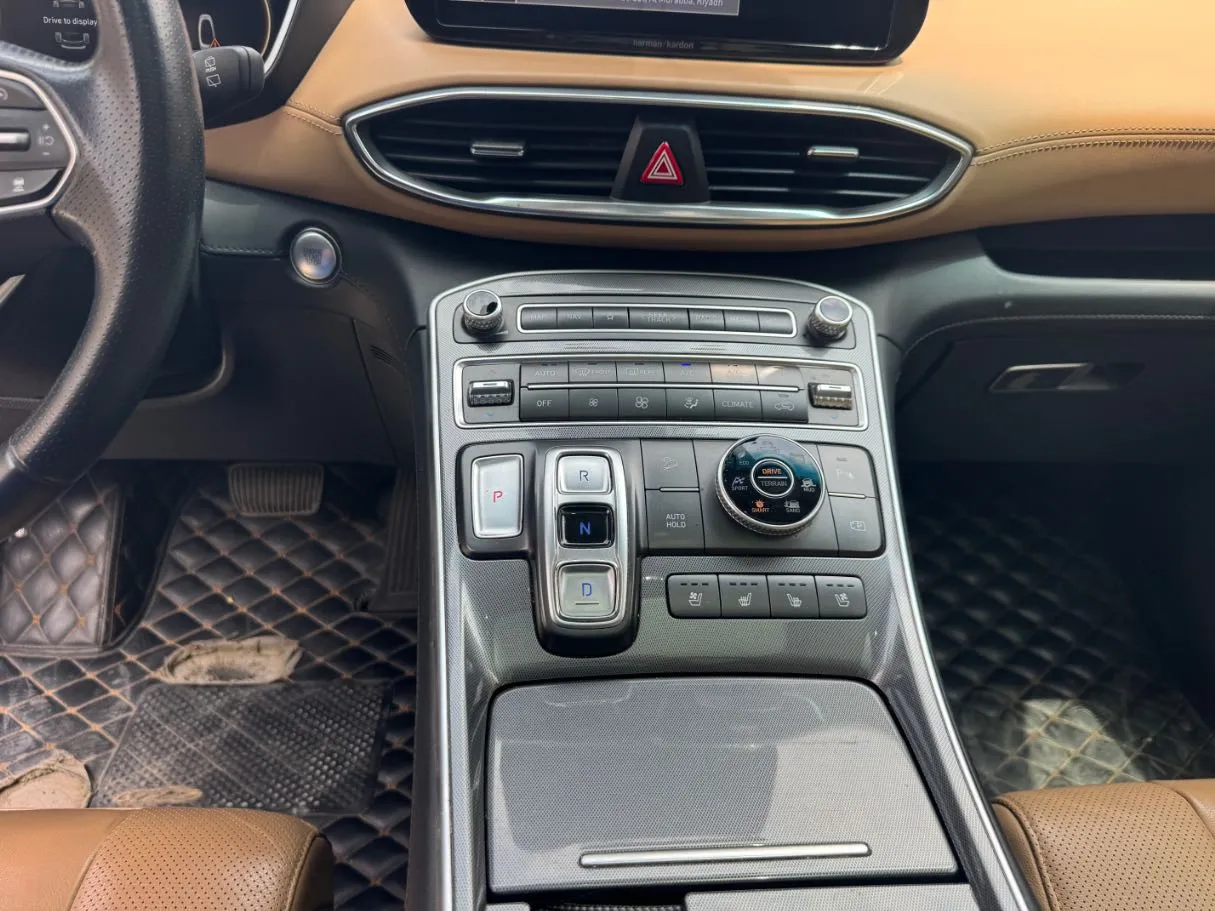 Car image 16