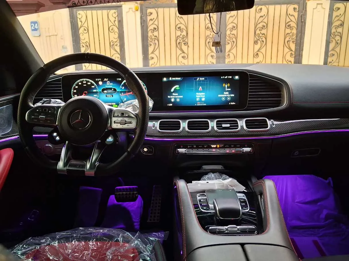 Car image 14