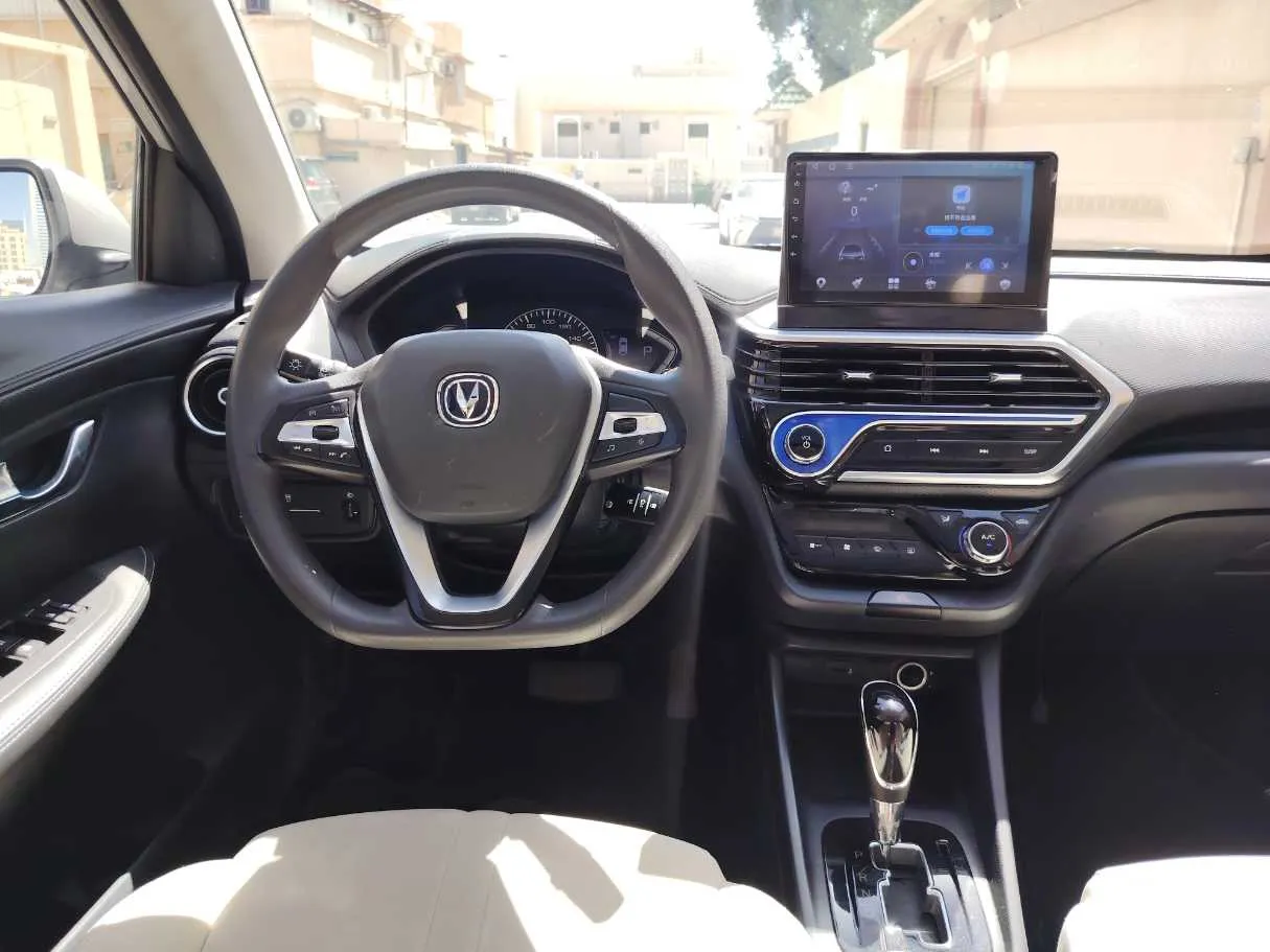 Car image 19