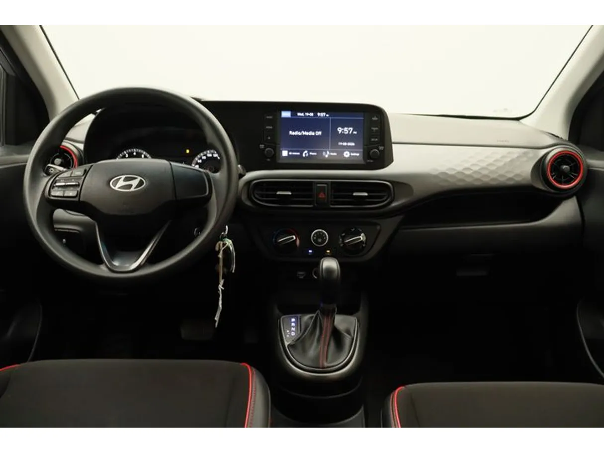 Car image 14
