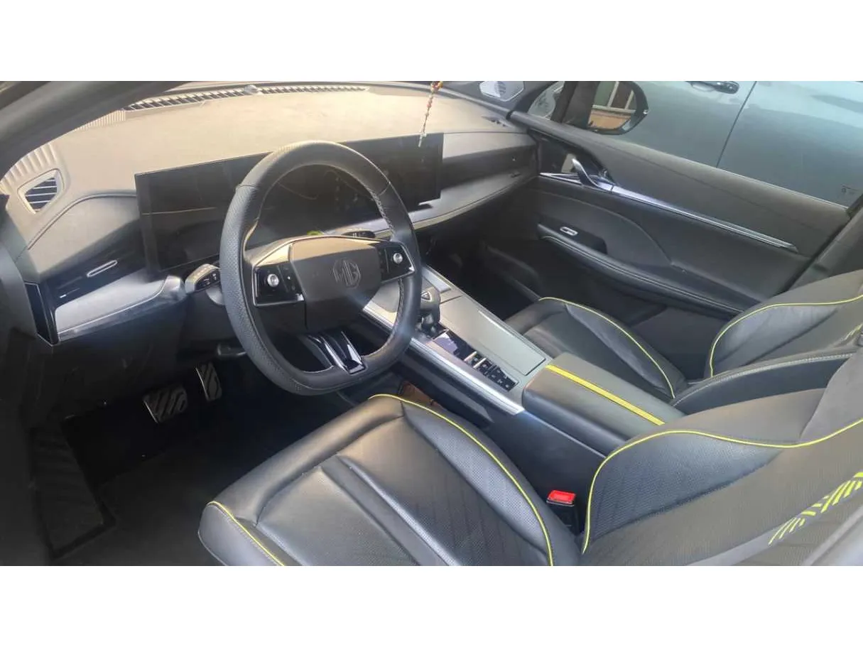 Car image 9