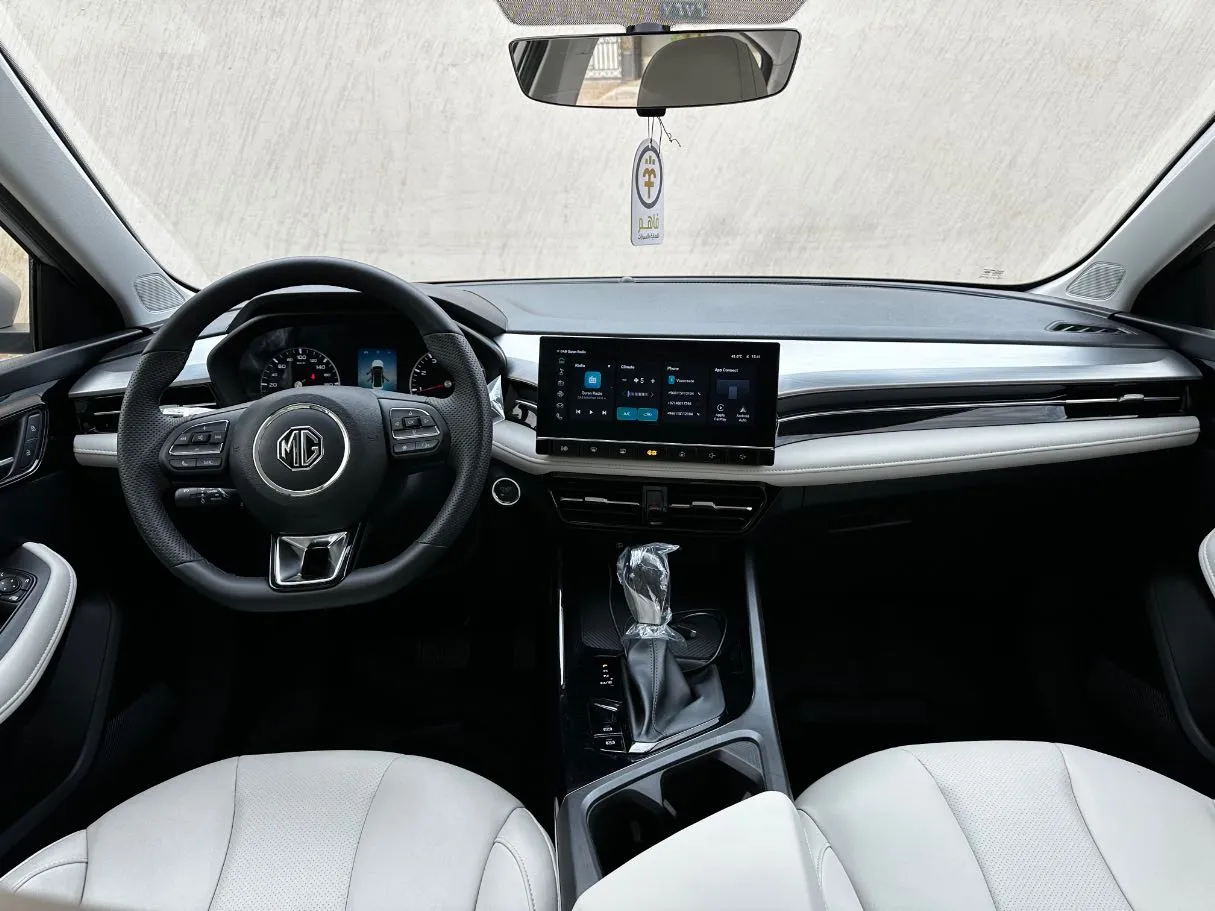 Car image 16