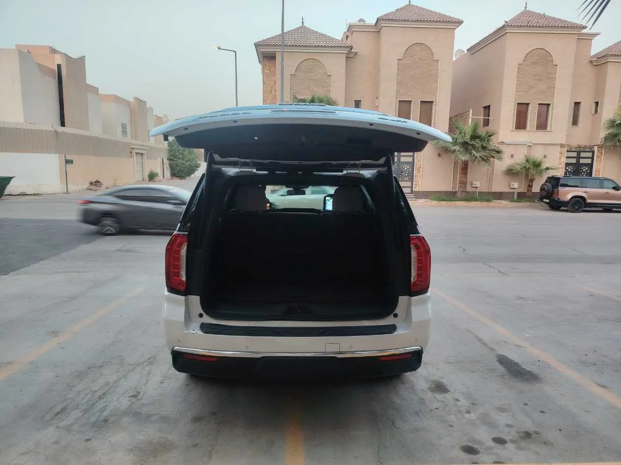 Car image 28