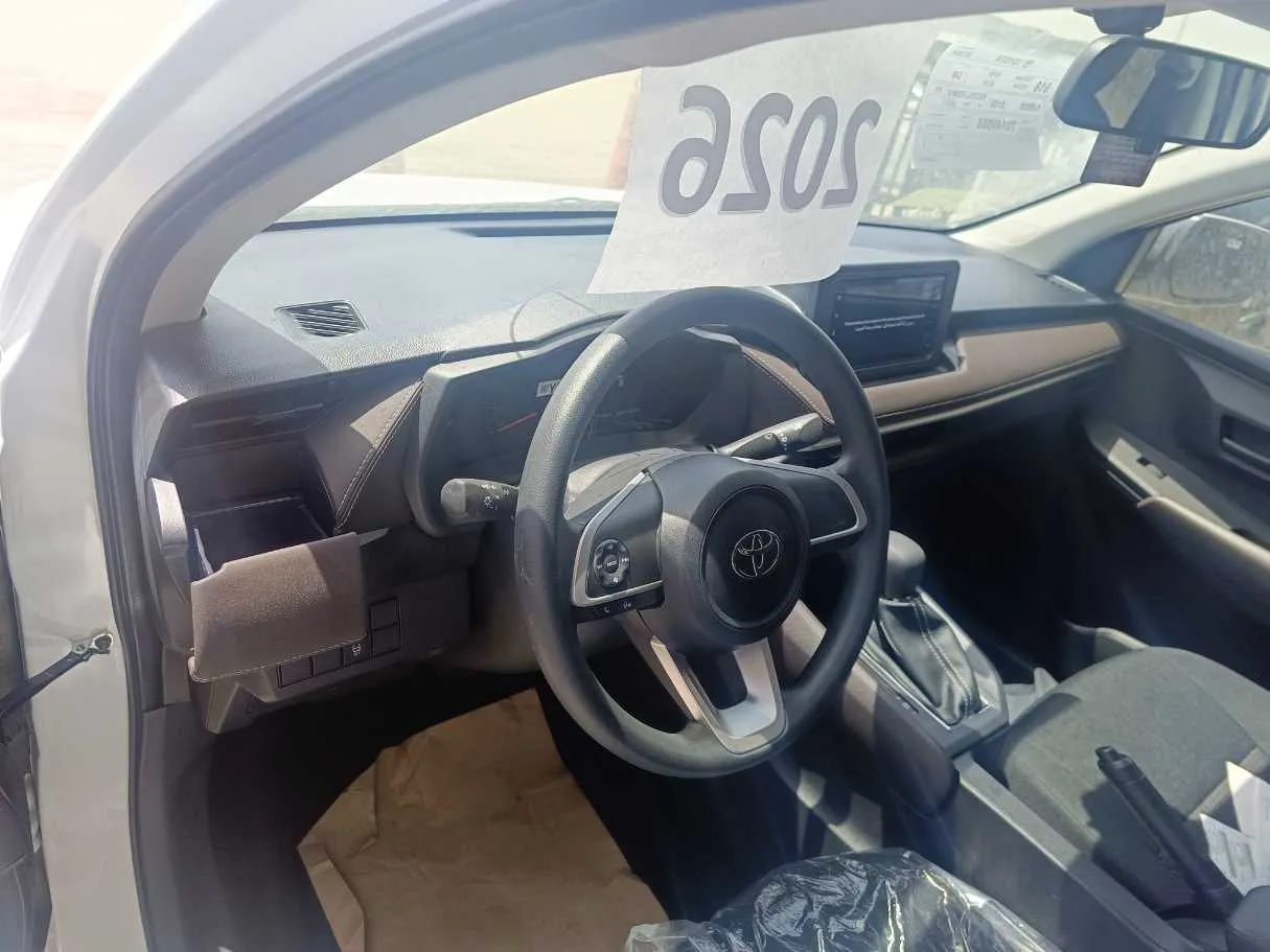 Car image 14