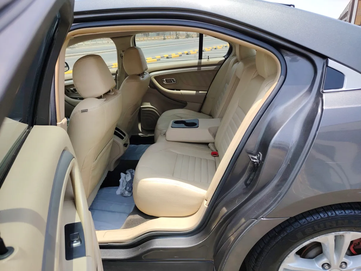 Car image 15