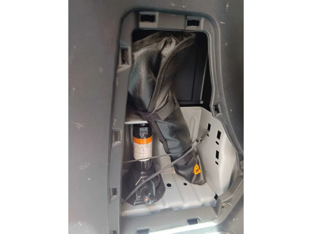 Car image 37