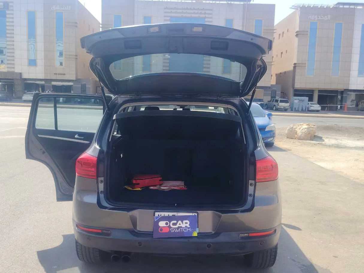 Car image 19