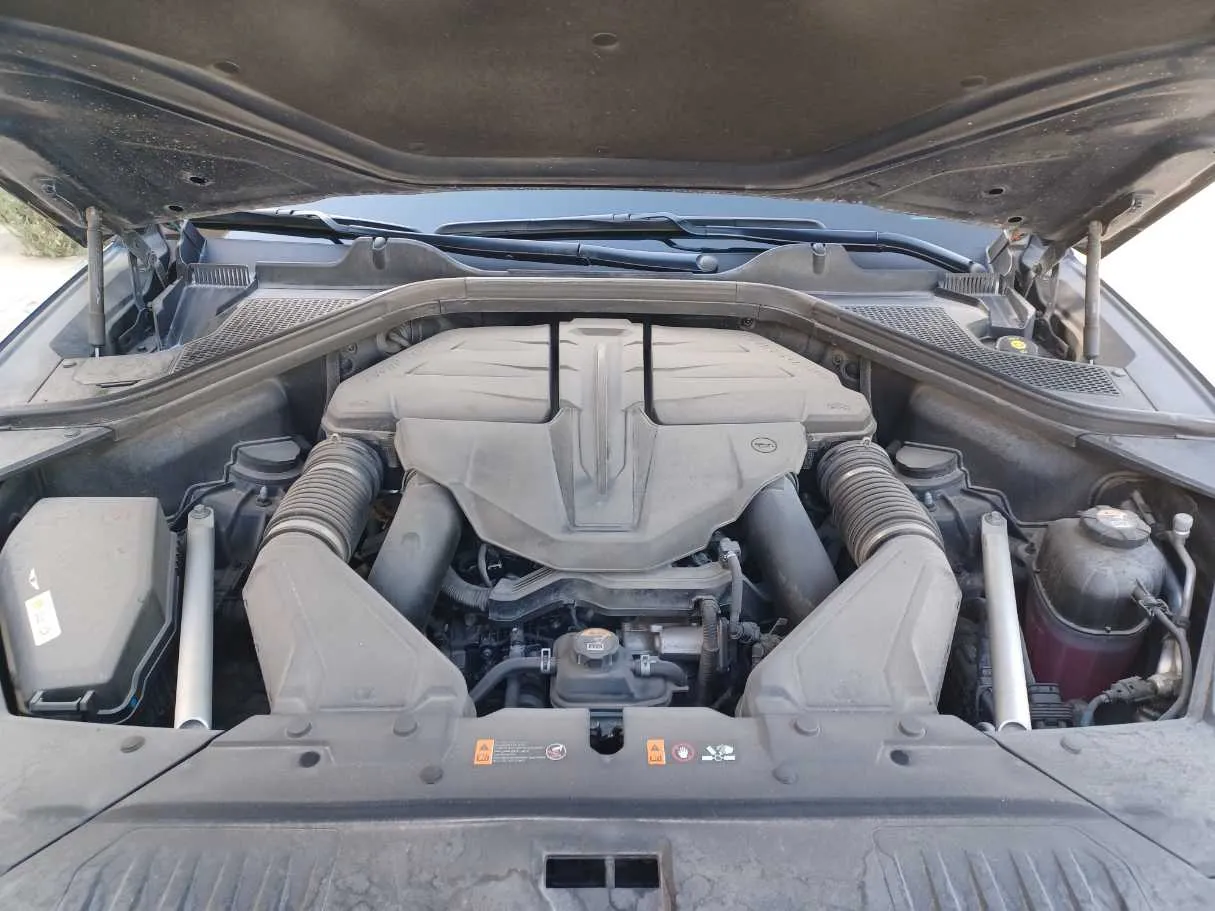 Car image 25