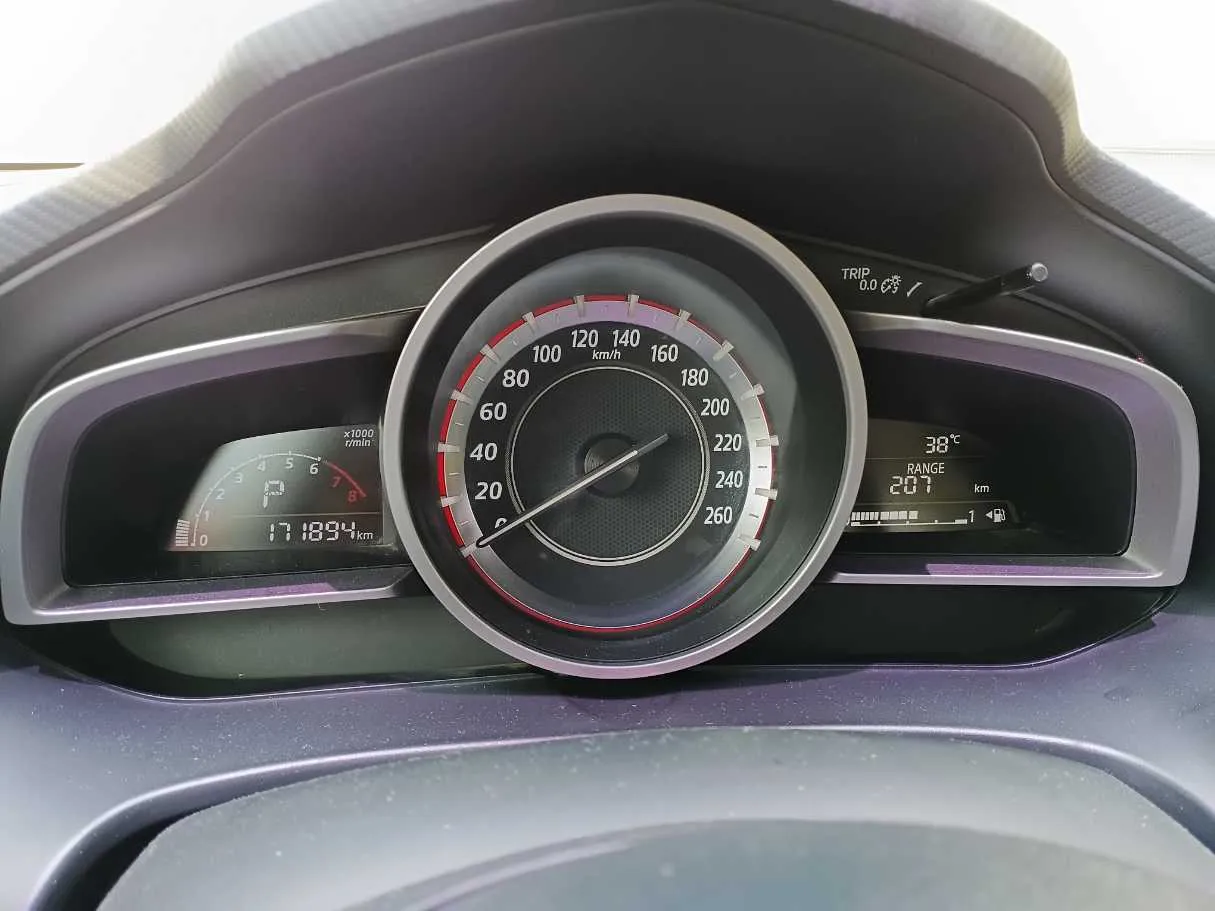 Car image 18