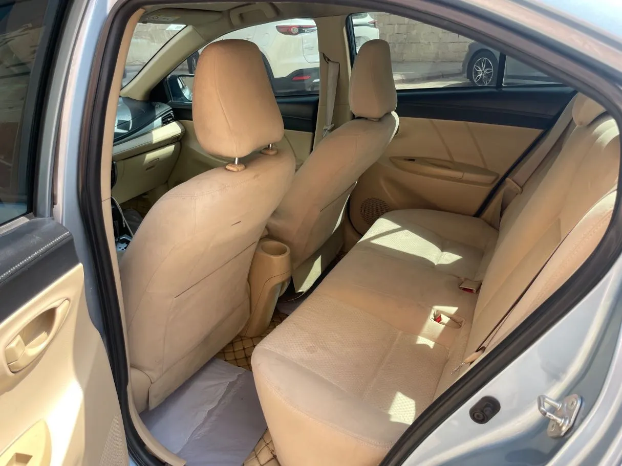 Car image 16