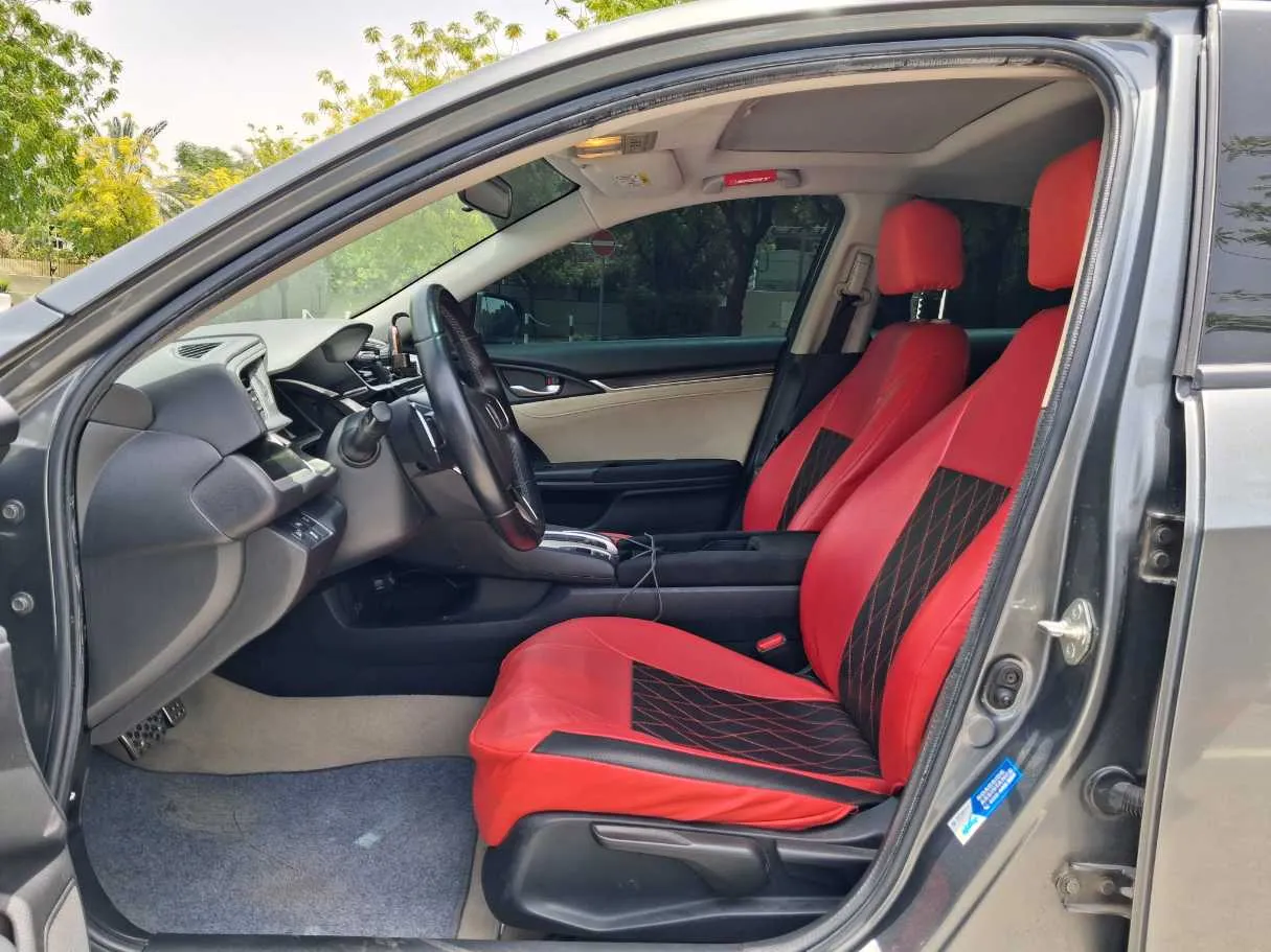 Car image 11