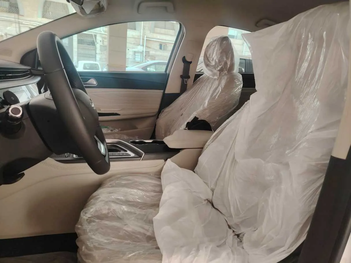 Car image 14