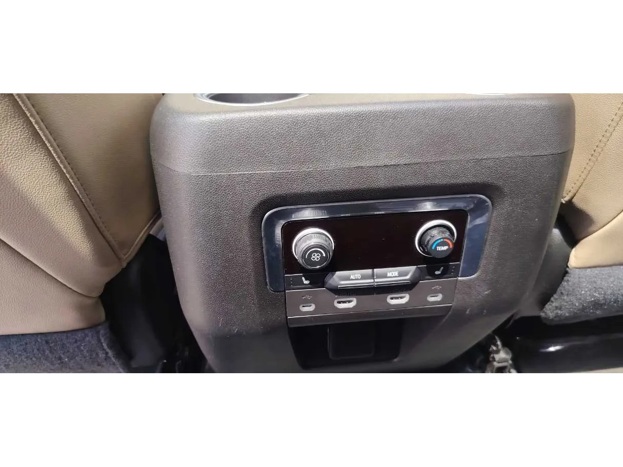 Car image 28
