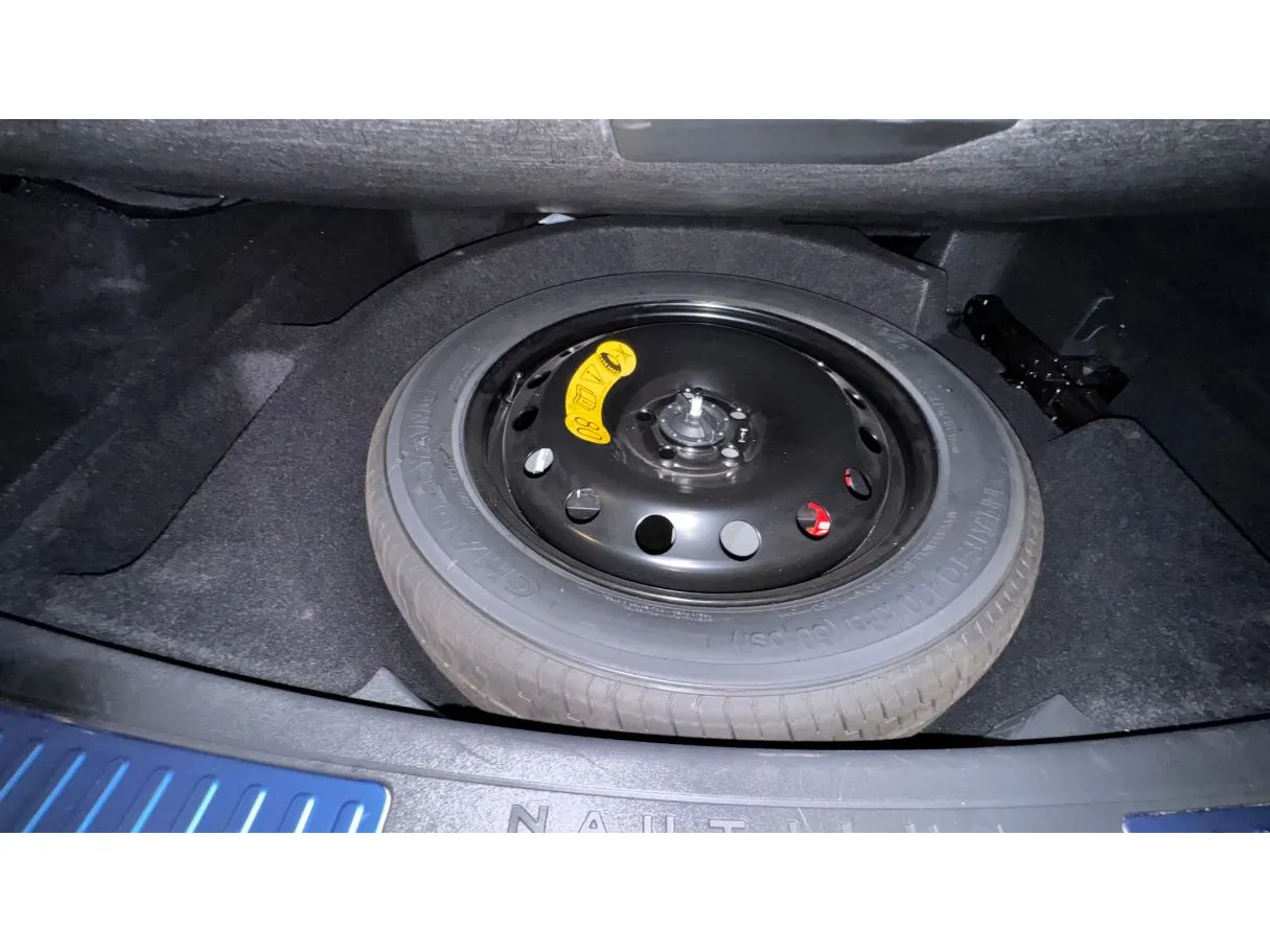 Car image 25