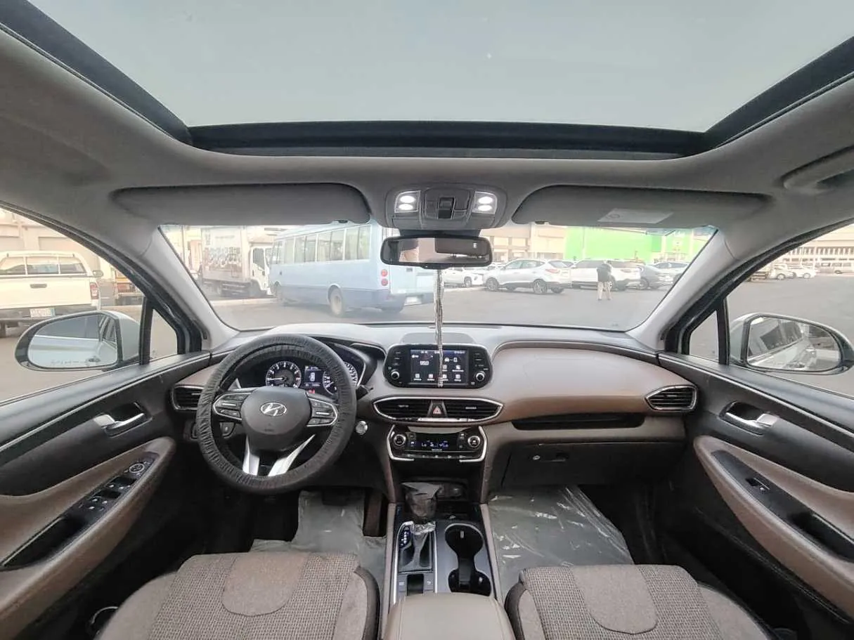 Car image 17