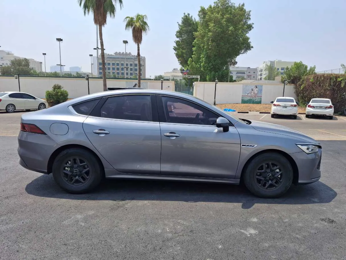 Car image 8