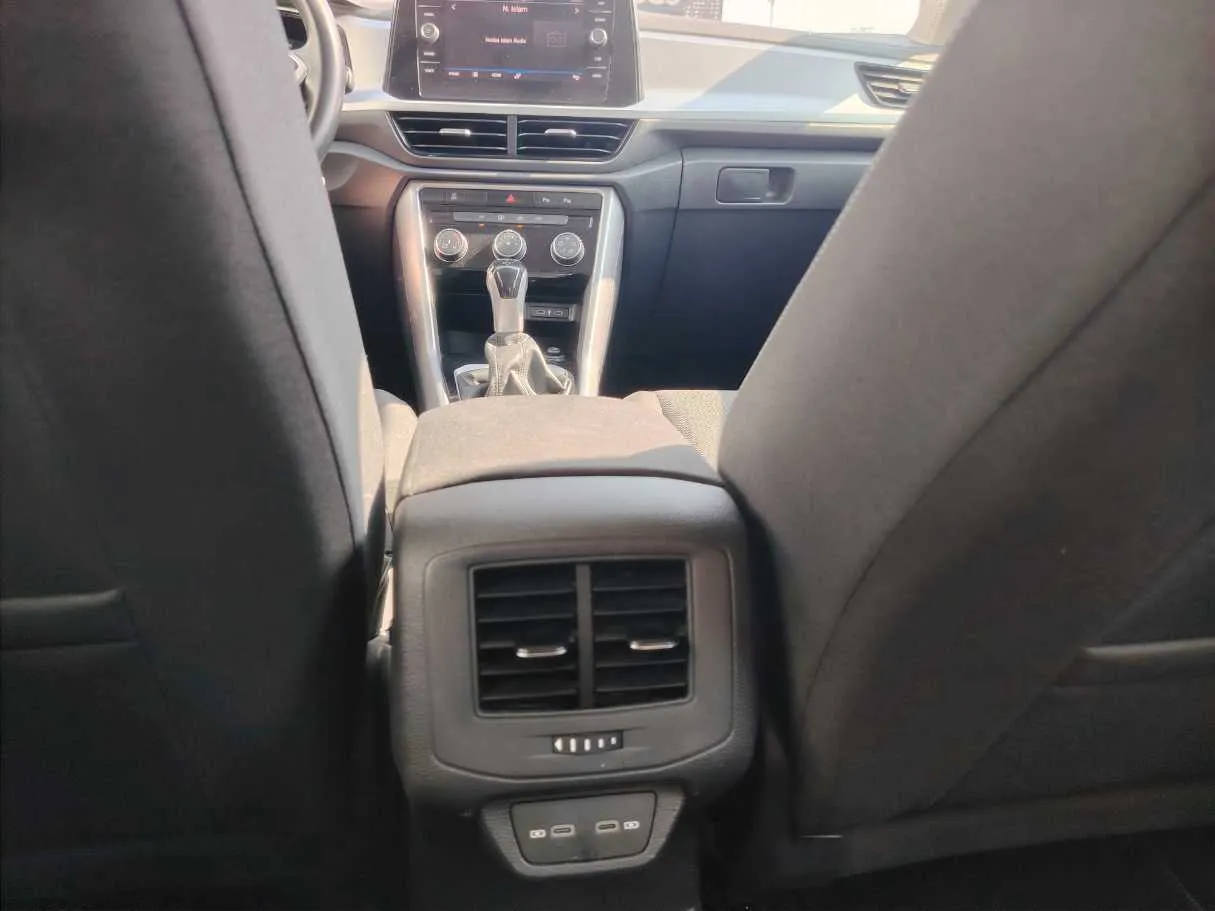 Car image 28