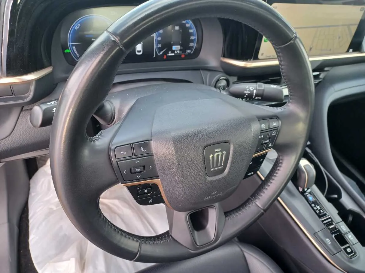Car image 19