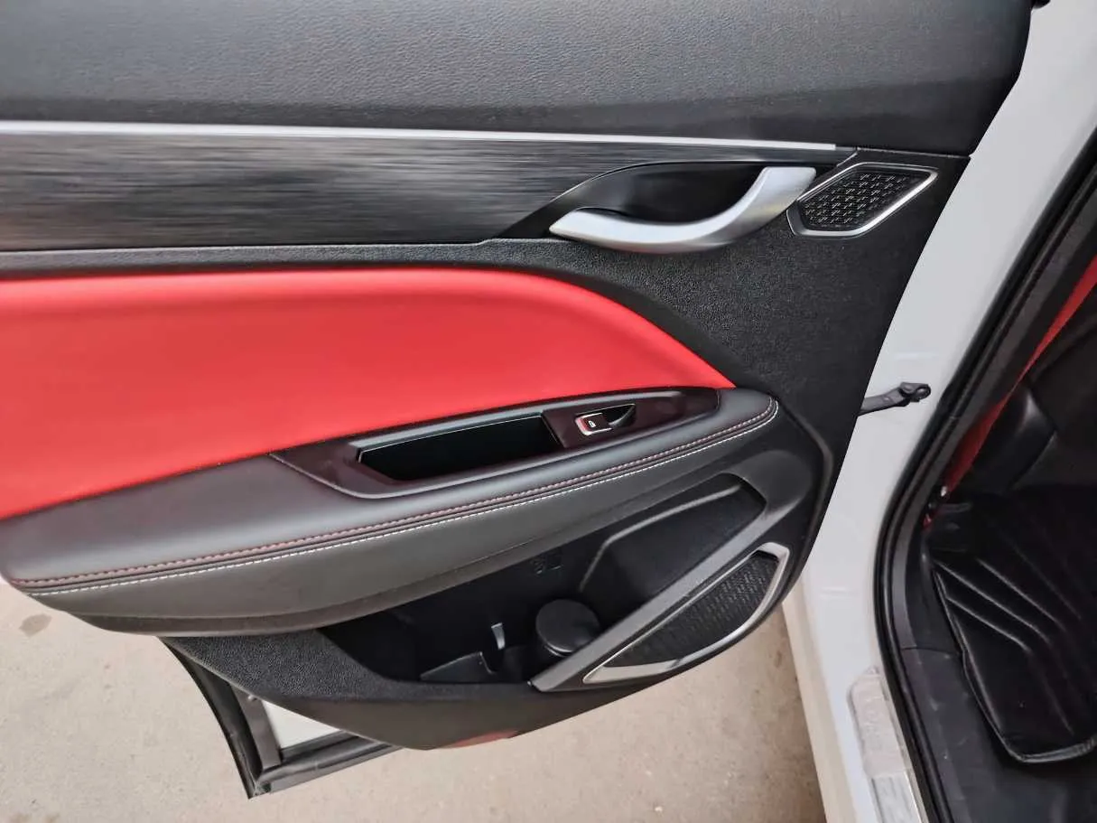 Car image 13