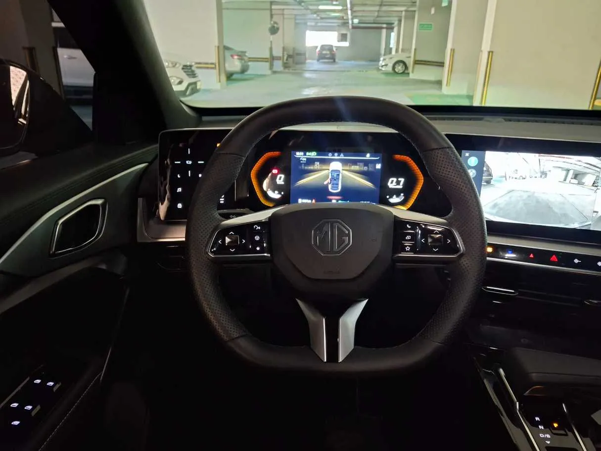 Car image 17