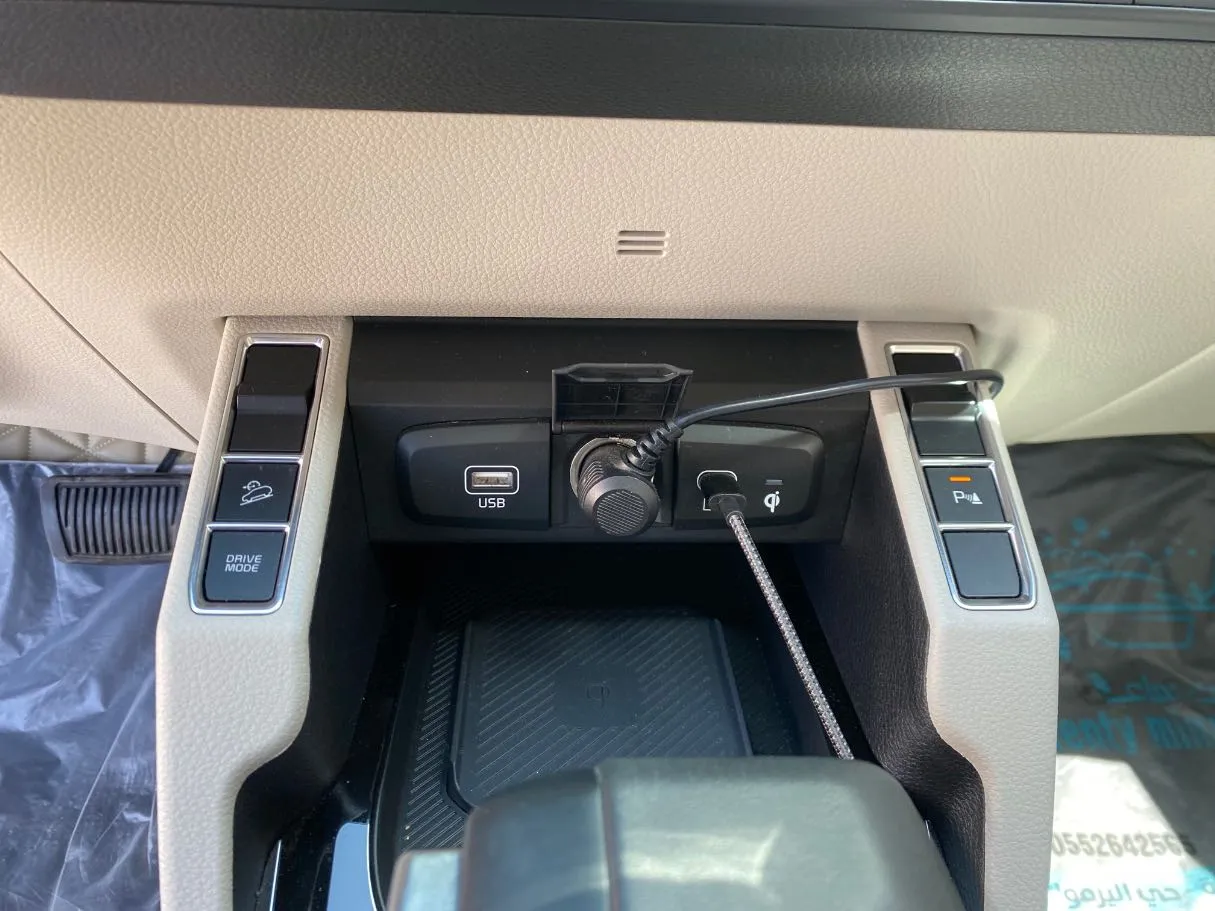 Car image 16
