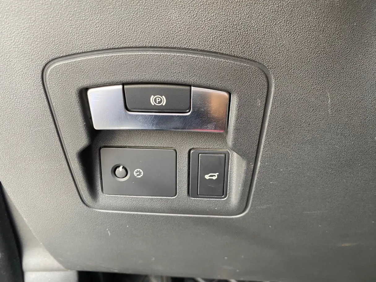 Car image 27
