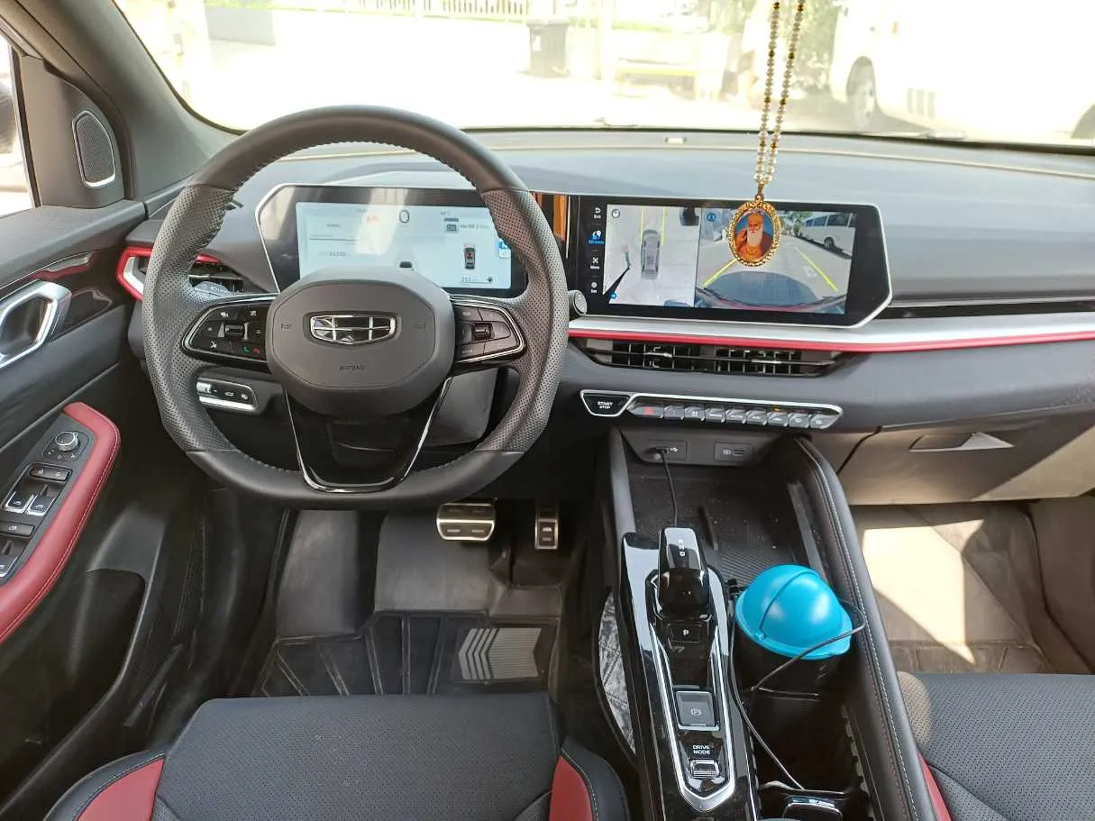 Car image 15