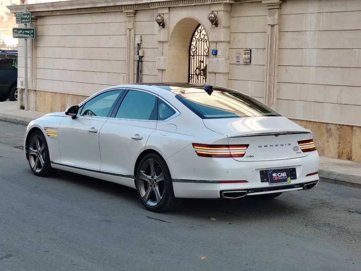 Car image 8